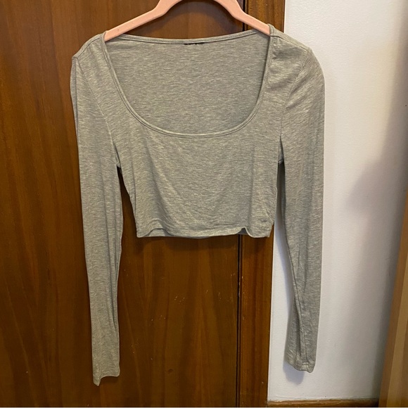 YESSTYLE Grey Long Sleeve Scoop Neck Crop Top Tee - Picture 6 of 7